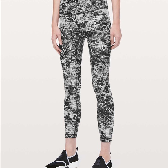 WUNDER UNDER HIGH-RISE 7/8 TIGHT 25" NWOT, size 4